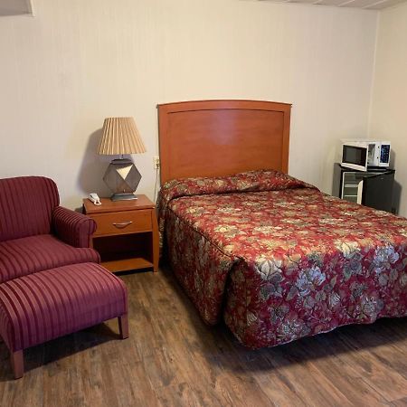 Norwich Baker'S Motel מראה חיצוני תמונה