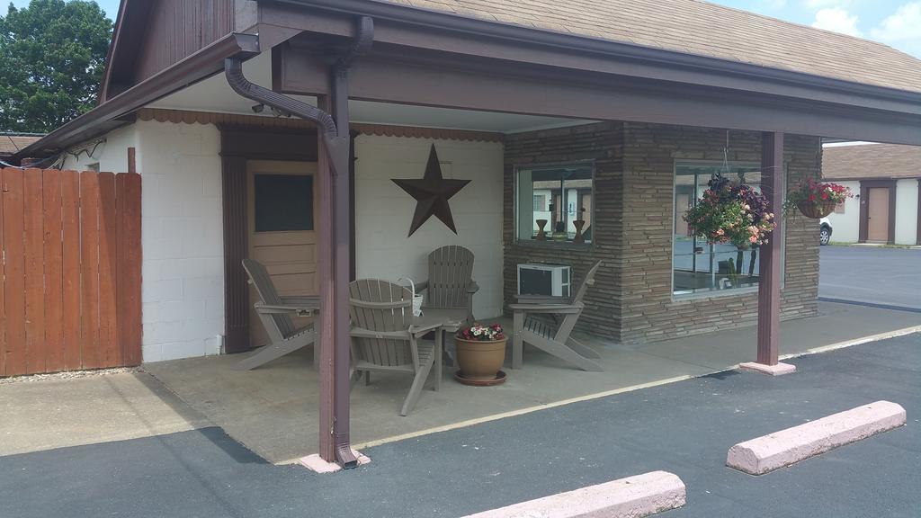 Norwich Baker'S Motel מראה חיצוני תמונה