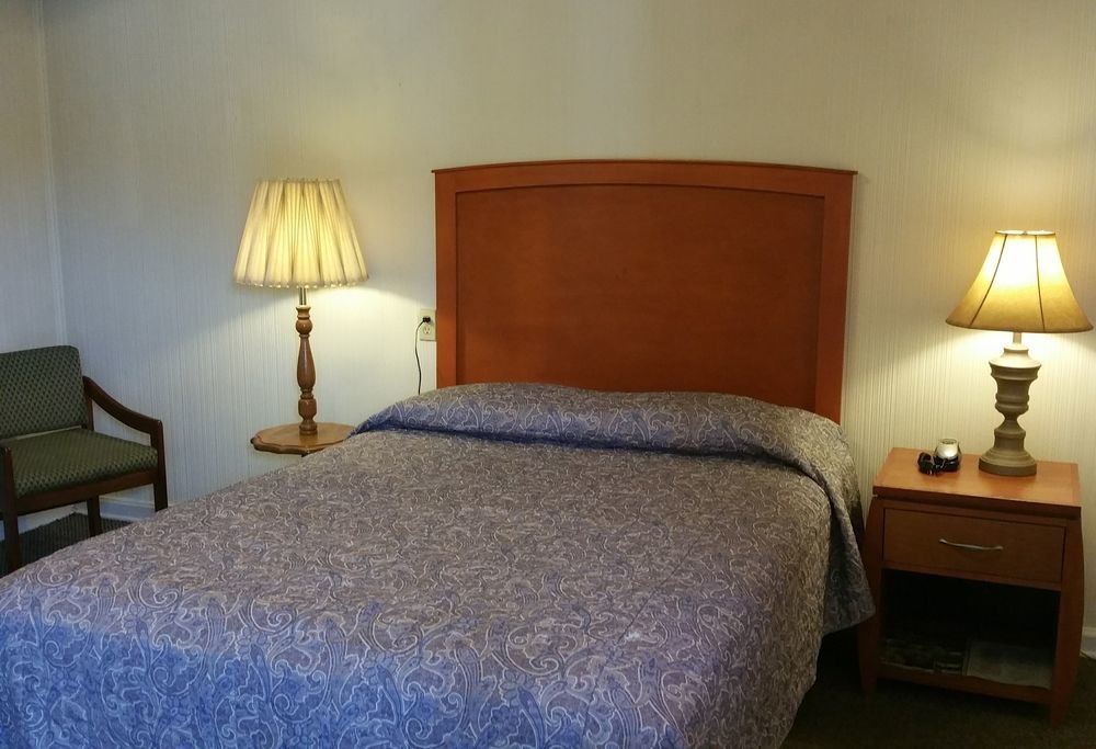 Norwich Baker'S Motel מראה חיצוני תמונה