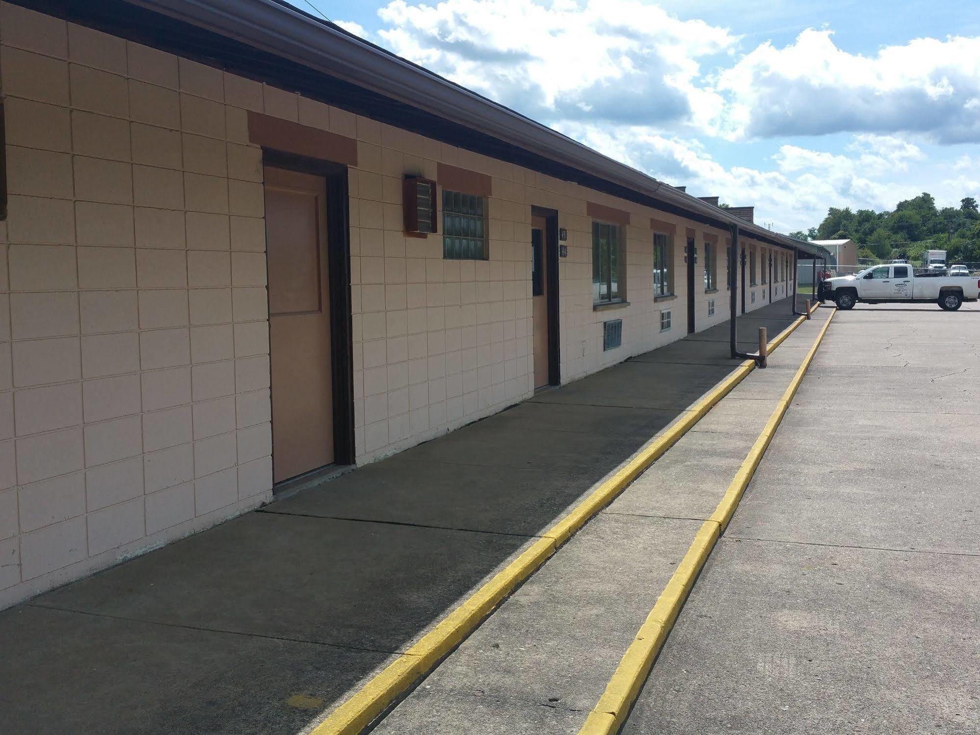Norwich Baker'S Motel מראה חיצוני תמונה