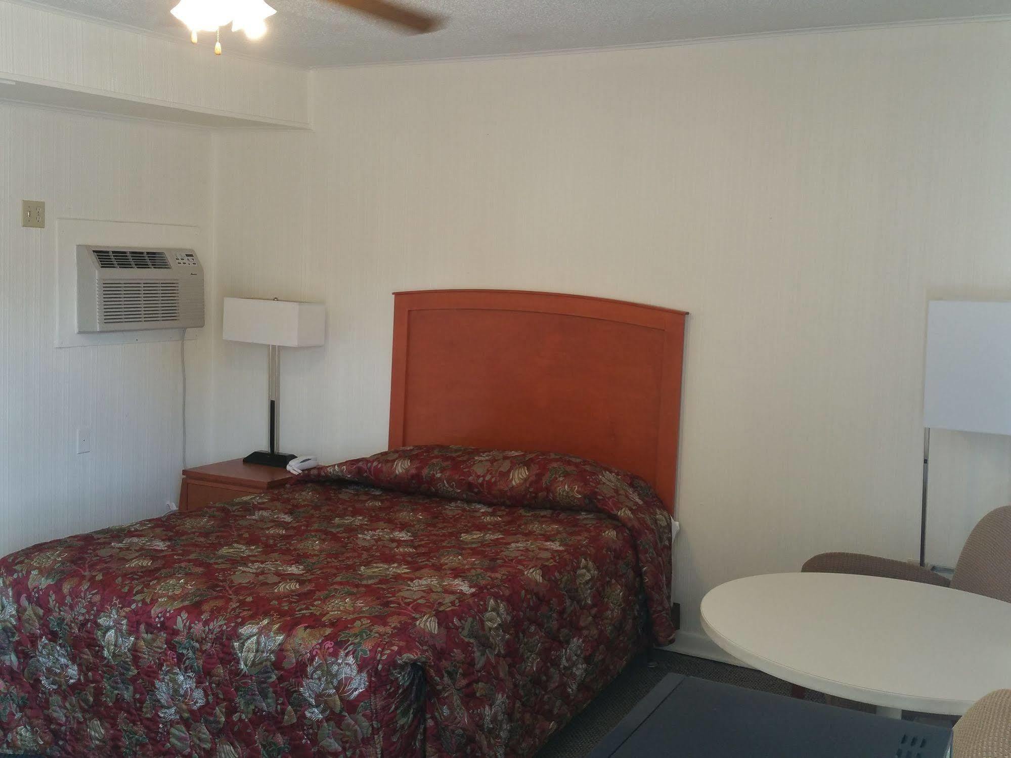 Norwich Baker'S Motel מראה חיצוני תמונה