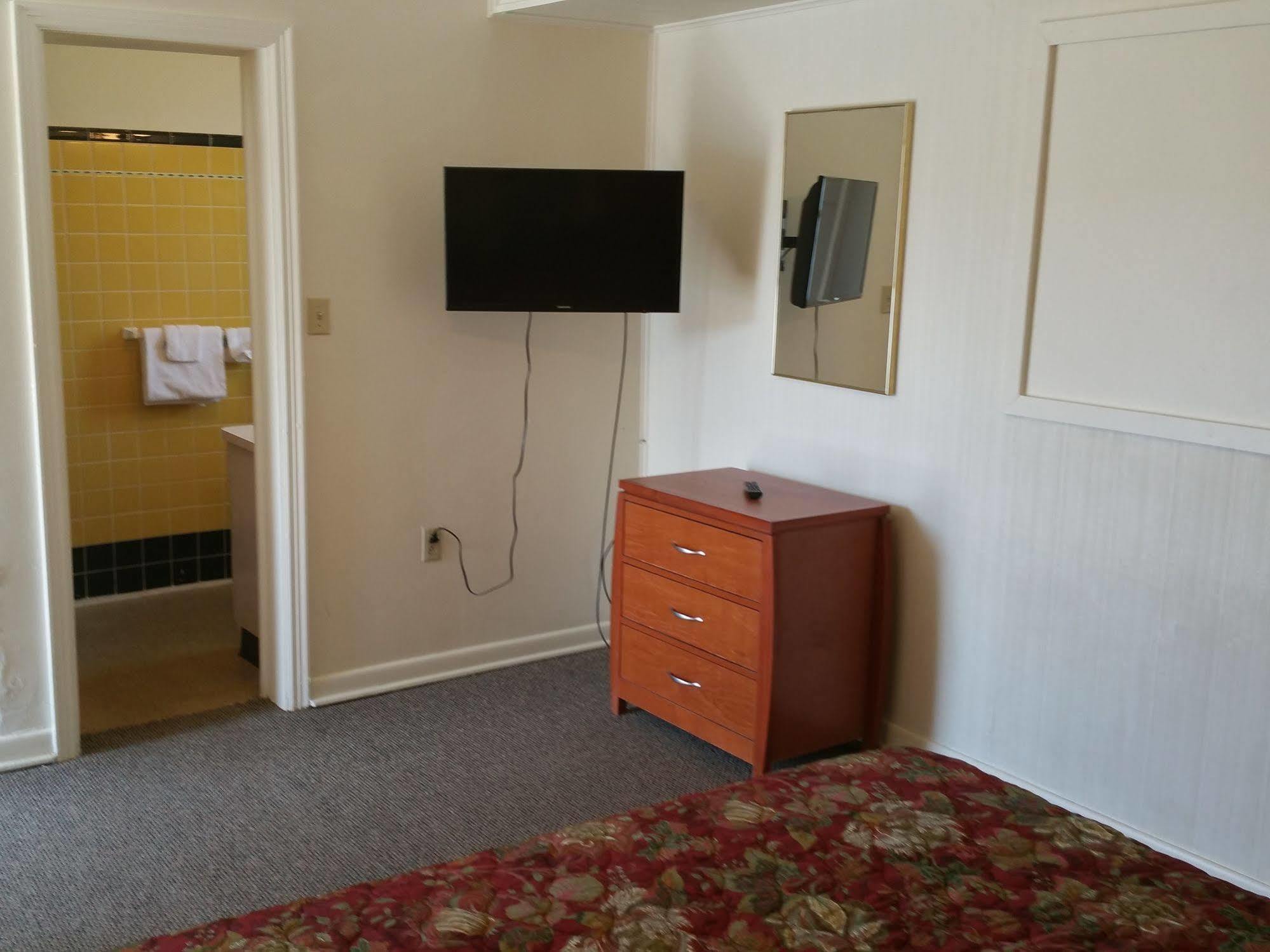 Norwich Baker'S Motel מראה חיצוני תמונה