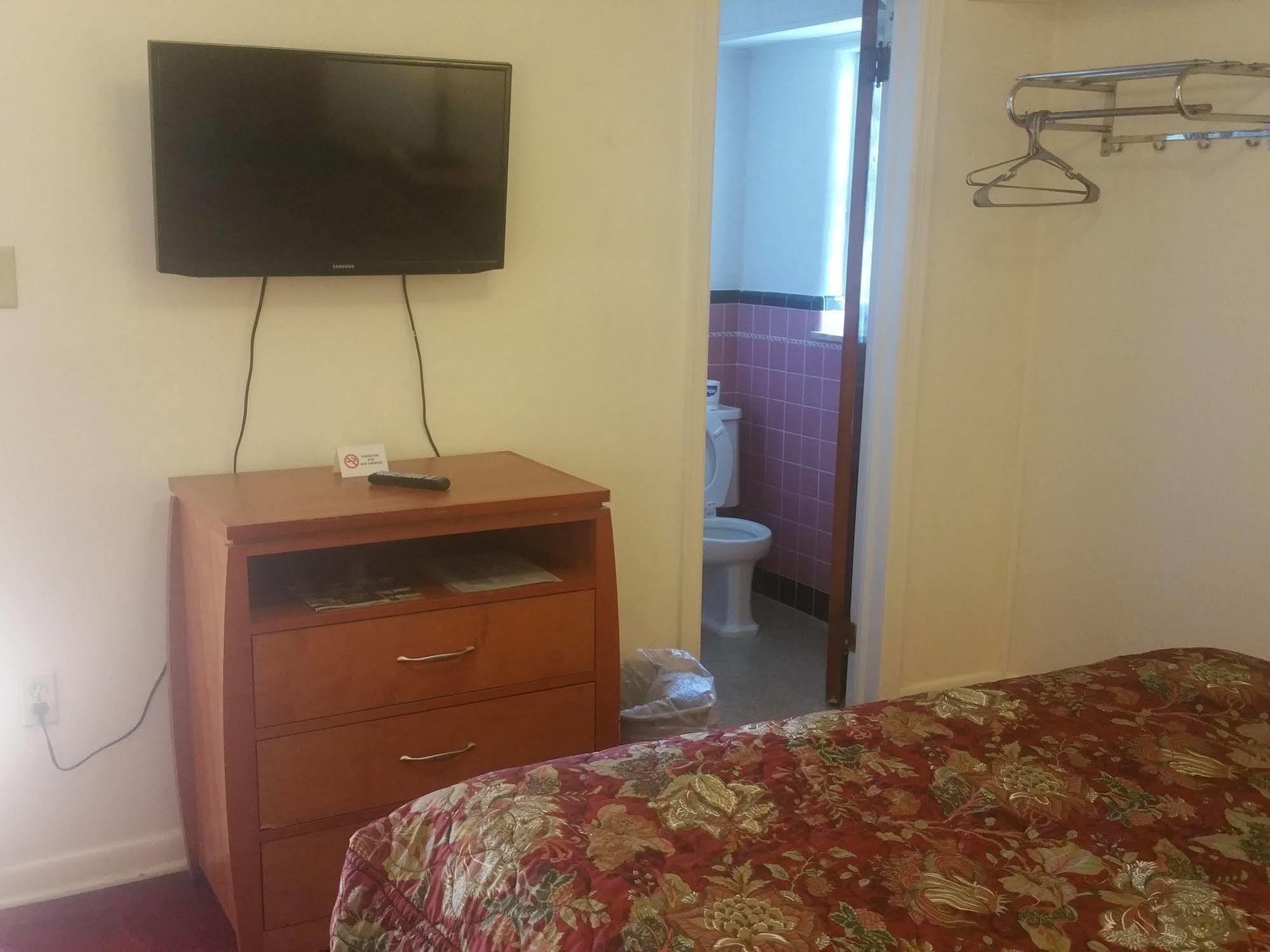 Norwich Baker'S Motel מראה חיצוני תמונה