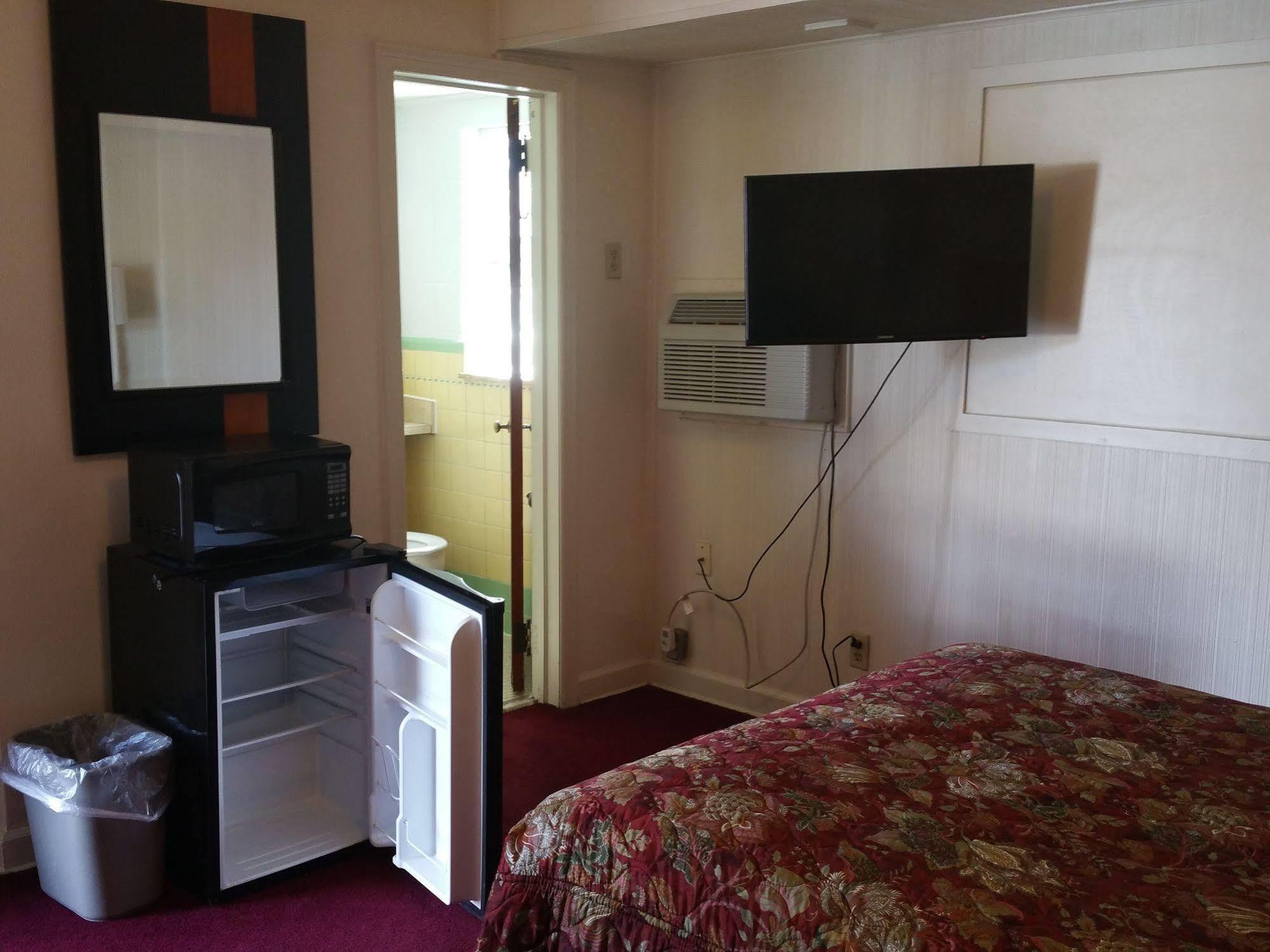 Norwich Baker'S Motel מראה חיצוני תמונה