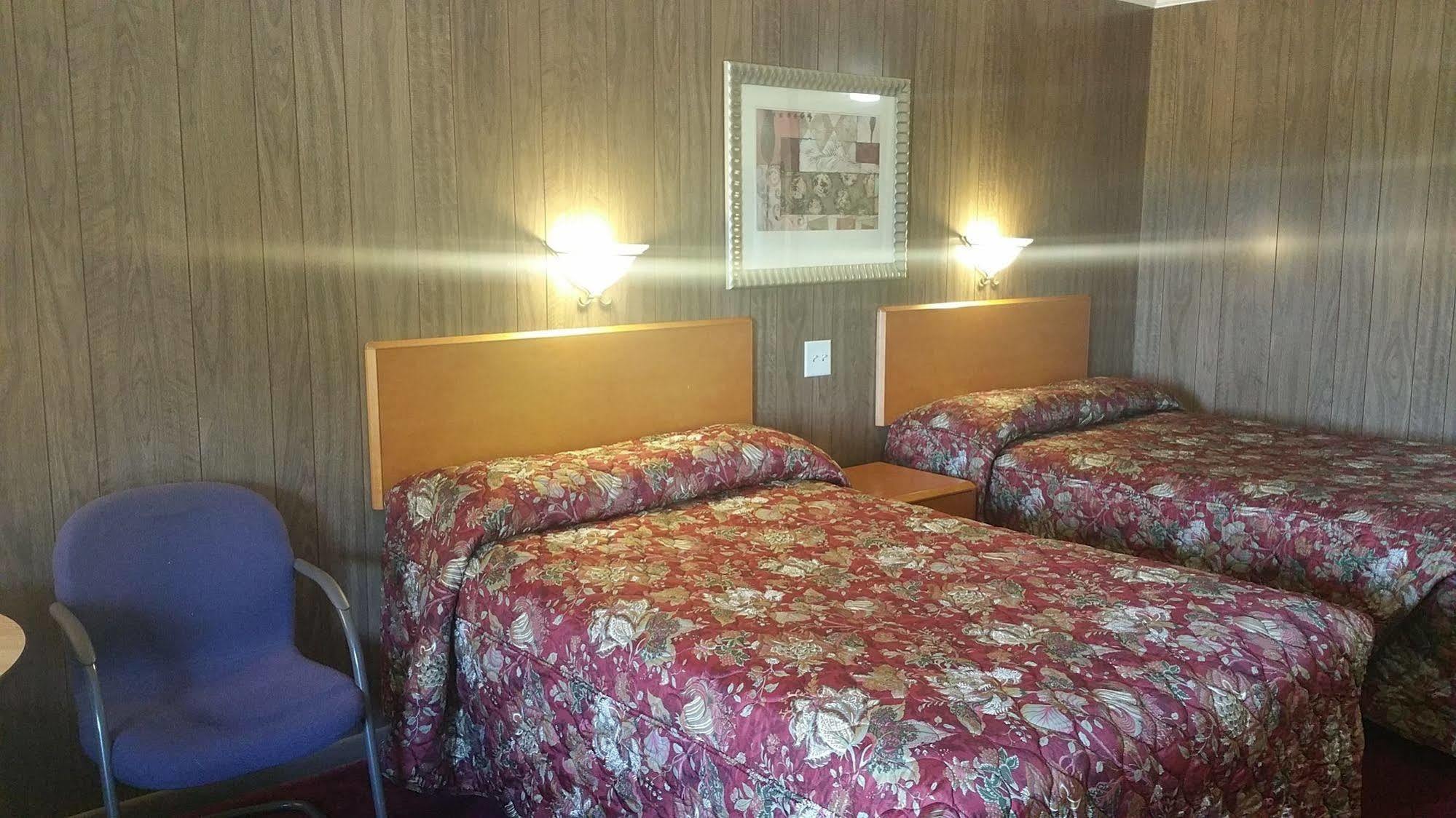 Norwich Baker'S Motel מראה חיצוני תמונה