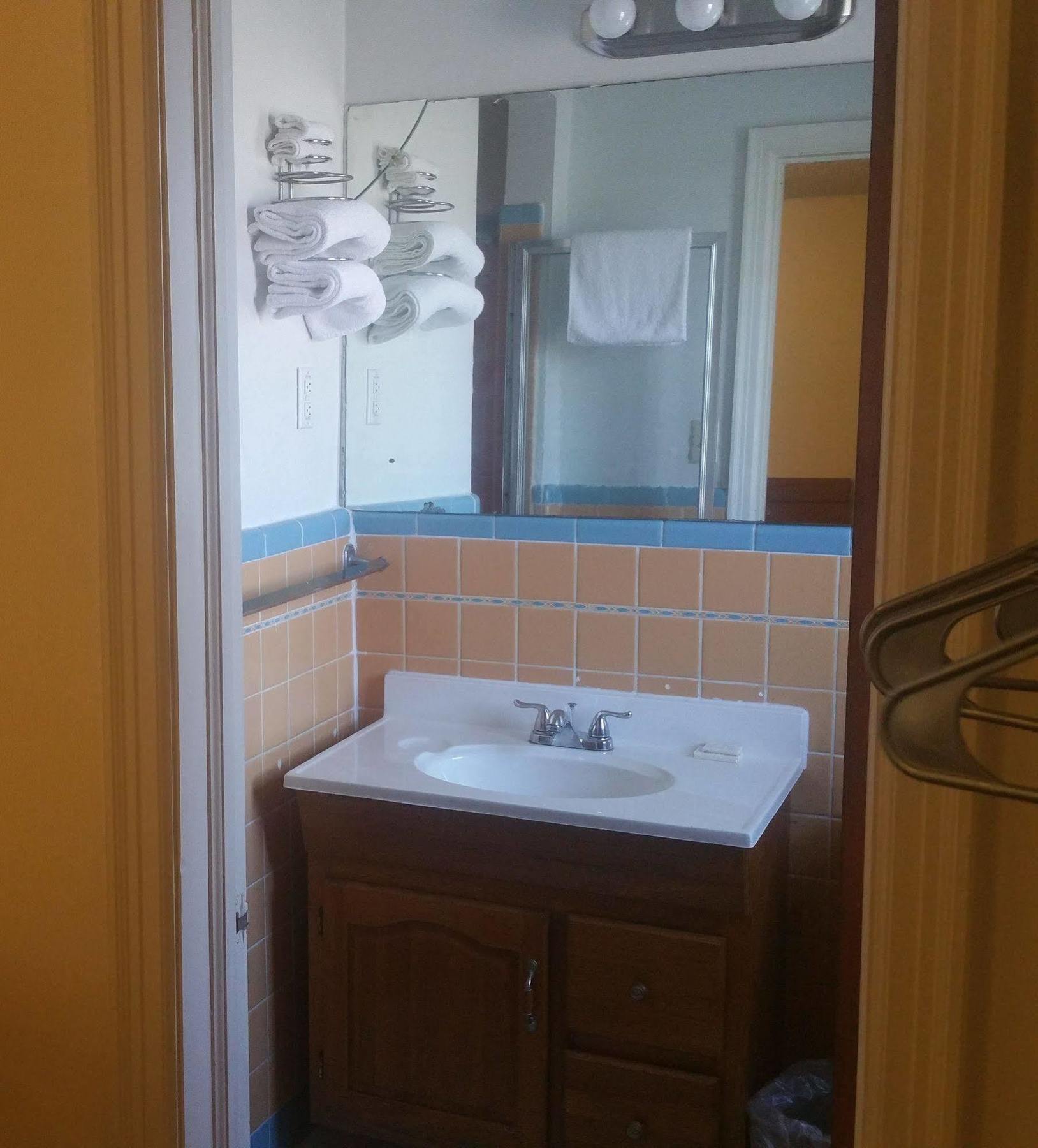Norwich Baker'S Motel מראה חיצוני תמונה