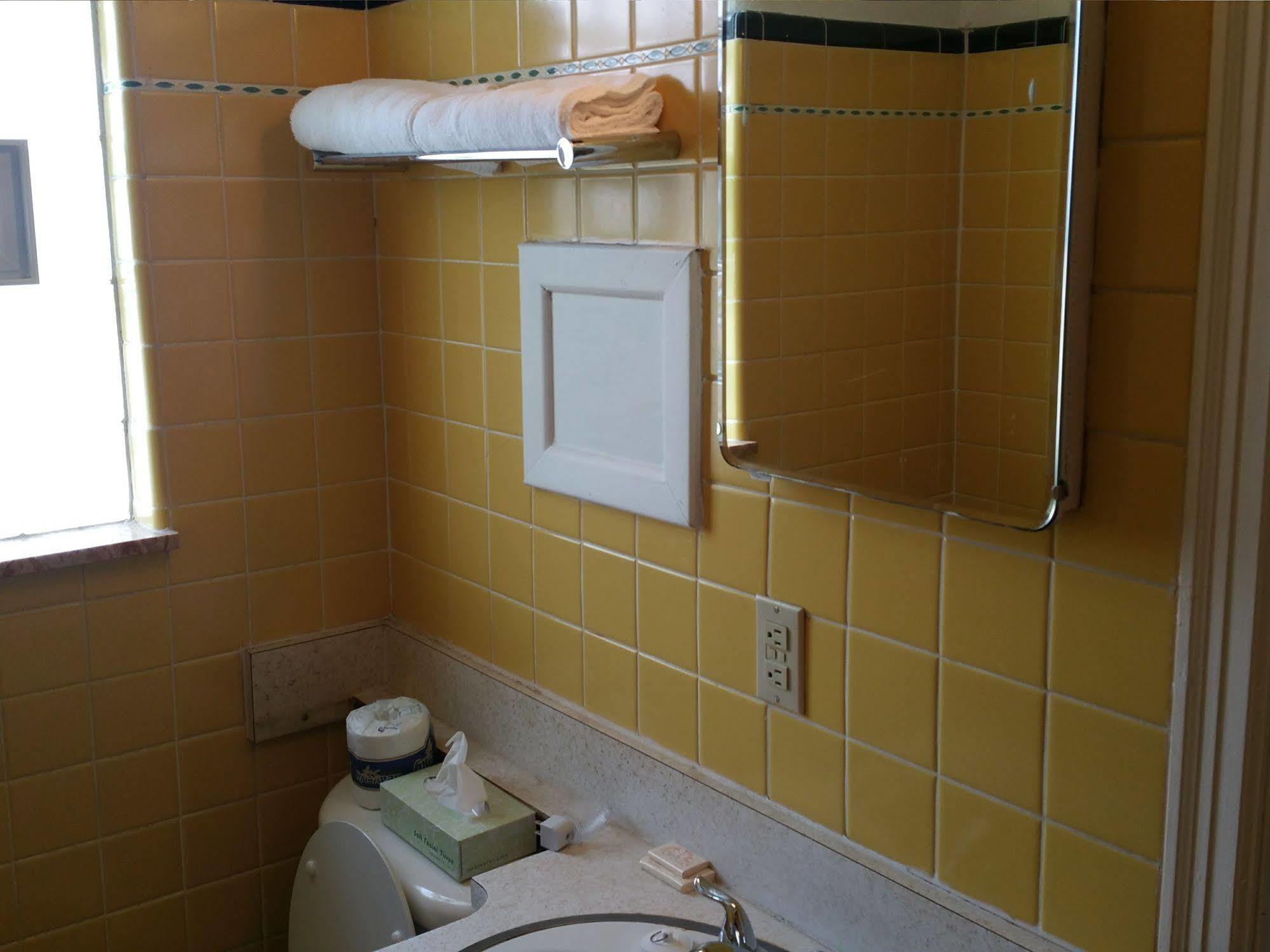 Norwich Baker'S Motel מראה חיצוני תמונה