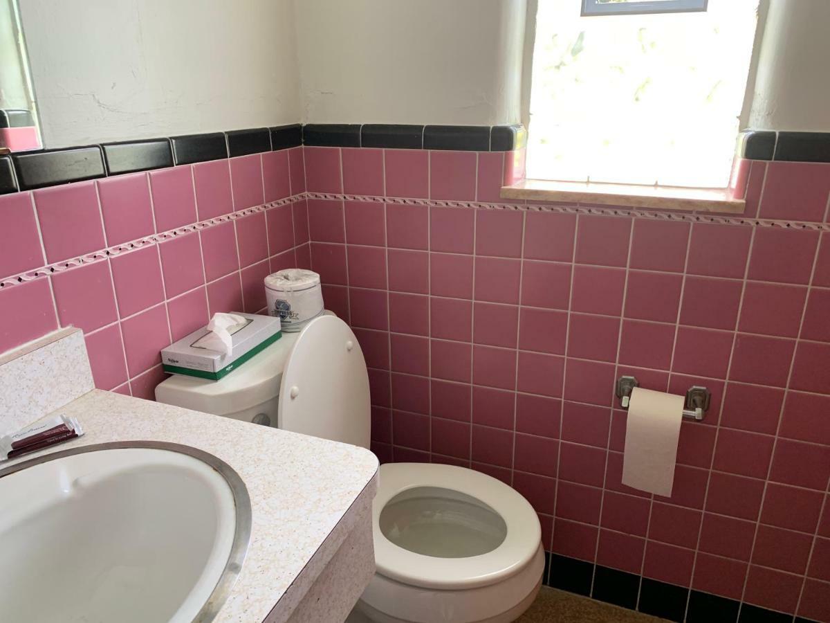 Norwich Baker'S Motel מראה חיצוני תמונה