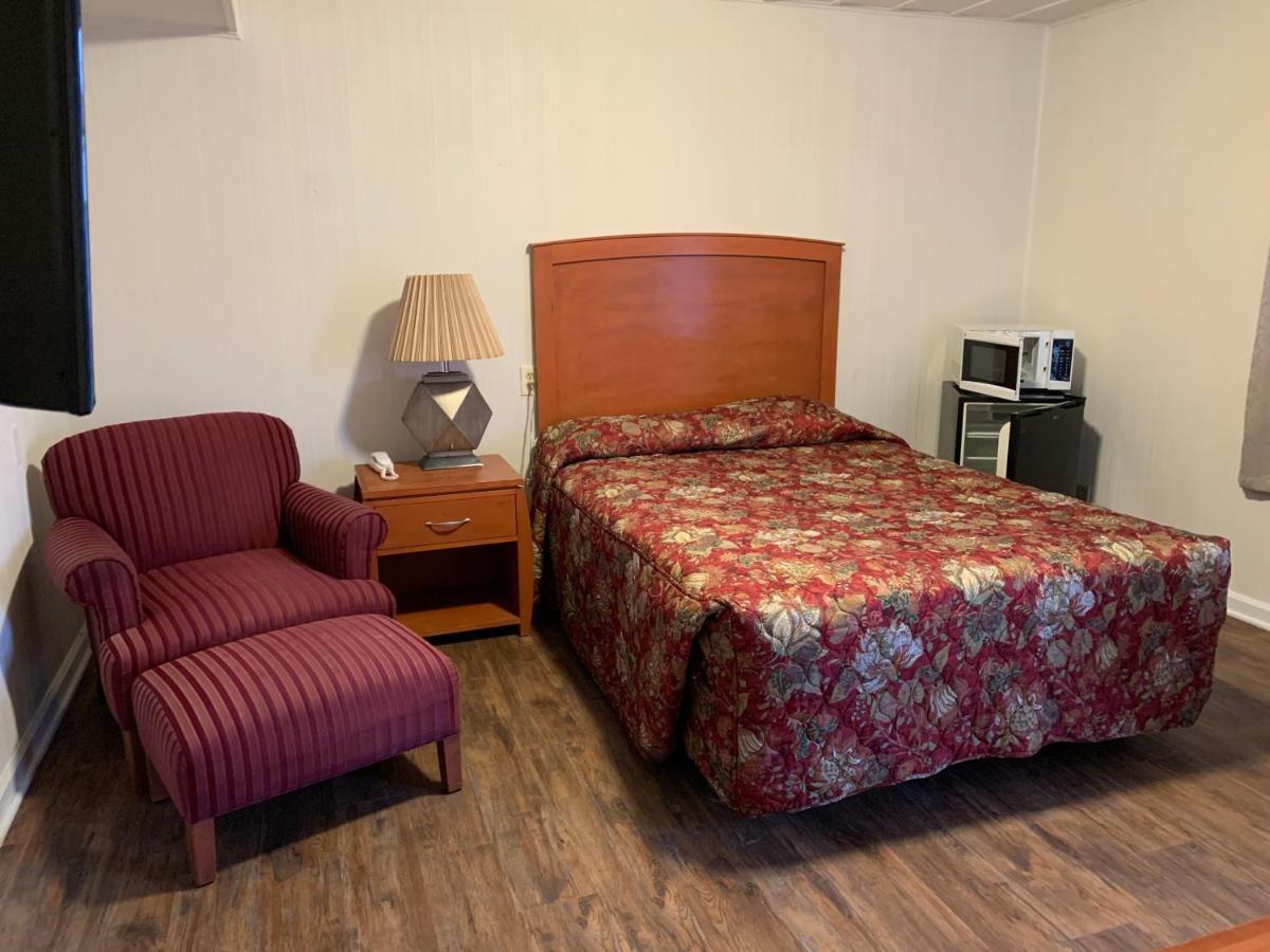 Norwich Baker'S Motel מראה חיצוני תמונה