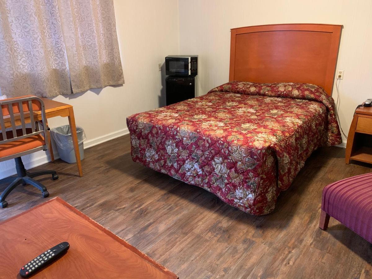 Norwich Baker'S Motel מראה חיצוני תמונה